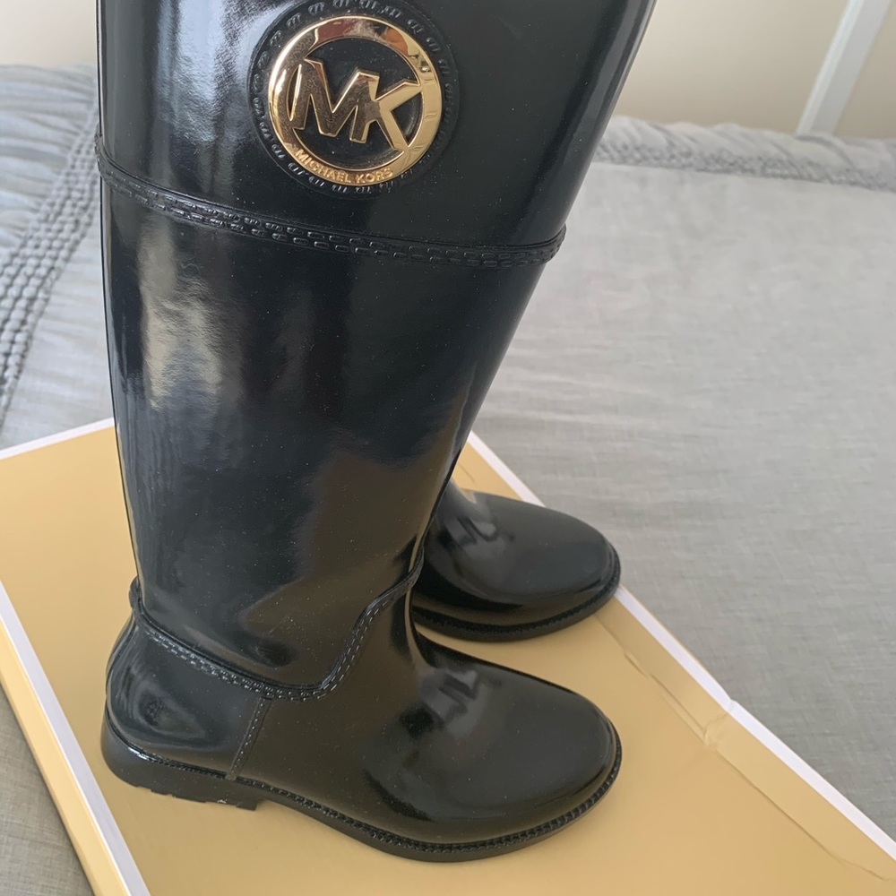 Michael Kors rain boots size 8